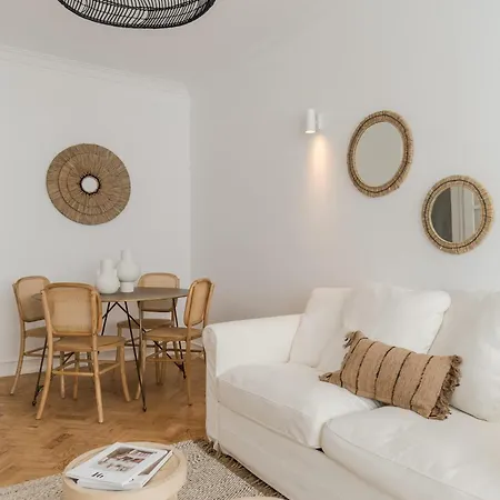 Elegant 2br With Balcony Apartament Lizbona