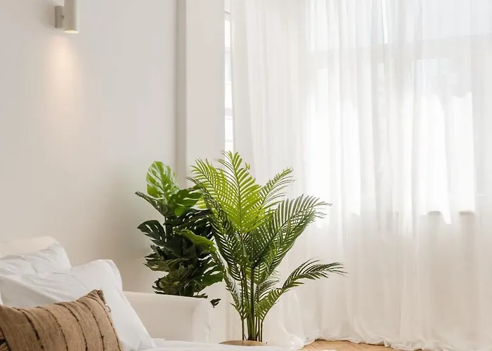 Elegant 2br With Balcony *