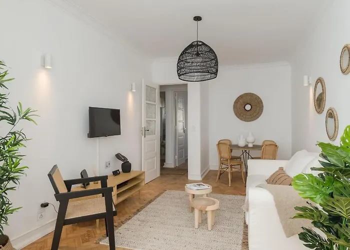 Elegant 2br With Balcony