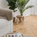 Elegant 2br With Balcony Apartment Lisbon