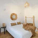 Lejlighed Elegant 2br With Balcony