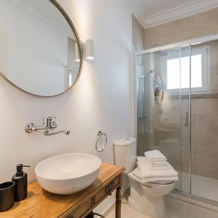 Elegant 2br With Balcony Apartment *