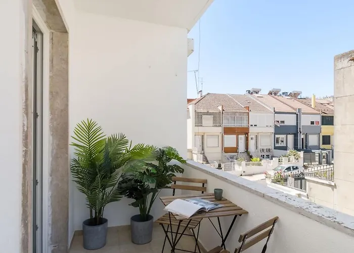 Apartment Elegant 2br With Balcony Lissabon