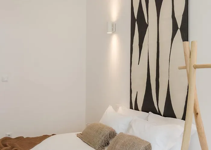 Elegant 2br With Balcony